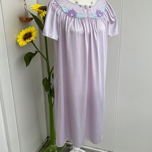 Vintage 80s Pastel Lilac Purple Quilted Floral Collar Short Sleeve Nightgown